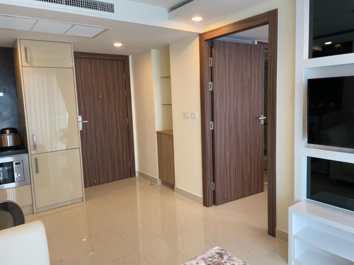 Luxury Business Suits In Grand Avenue By Pattaya City Estates Екстериор снимка