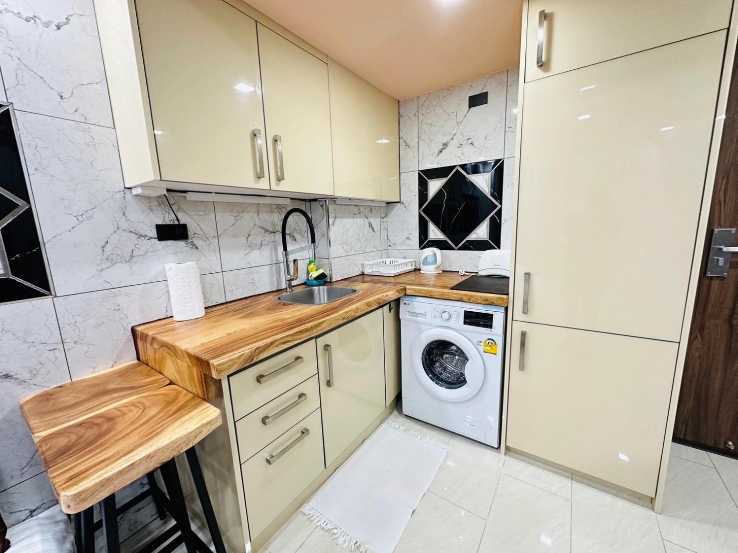 Luxury Business Suits In Grand Avenue By Pattaya City Estates Екстериор снимка