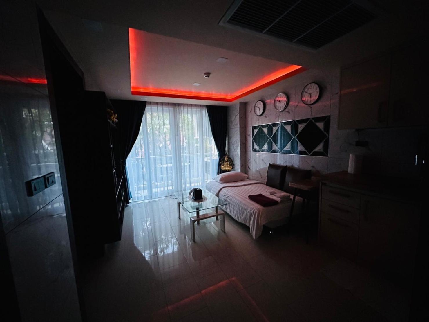 Luxury Business Suits In Grand Avenue By Pattaya City Estates Екстериор снимка