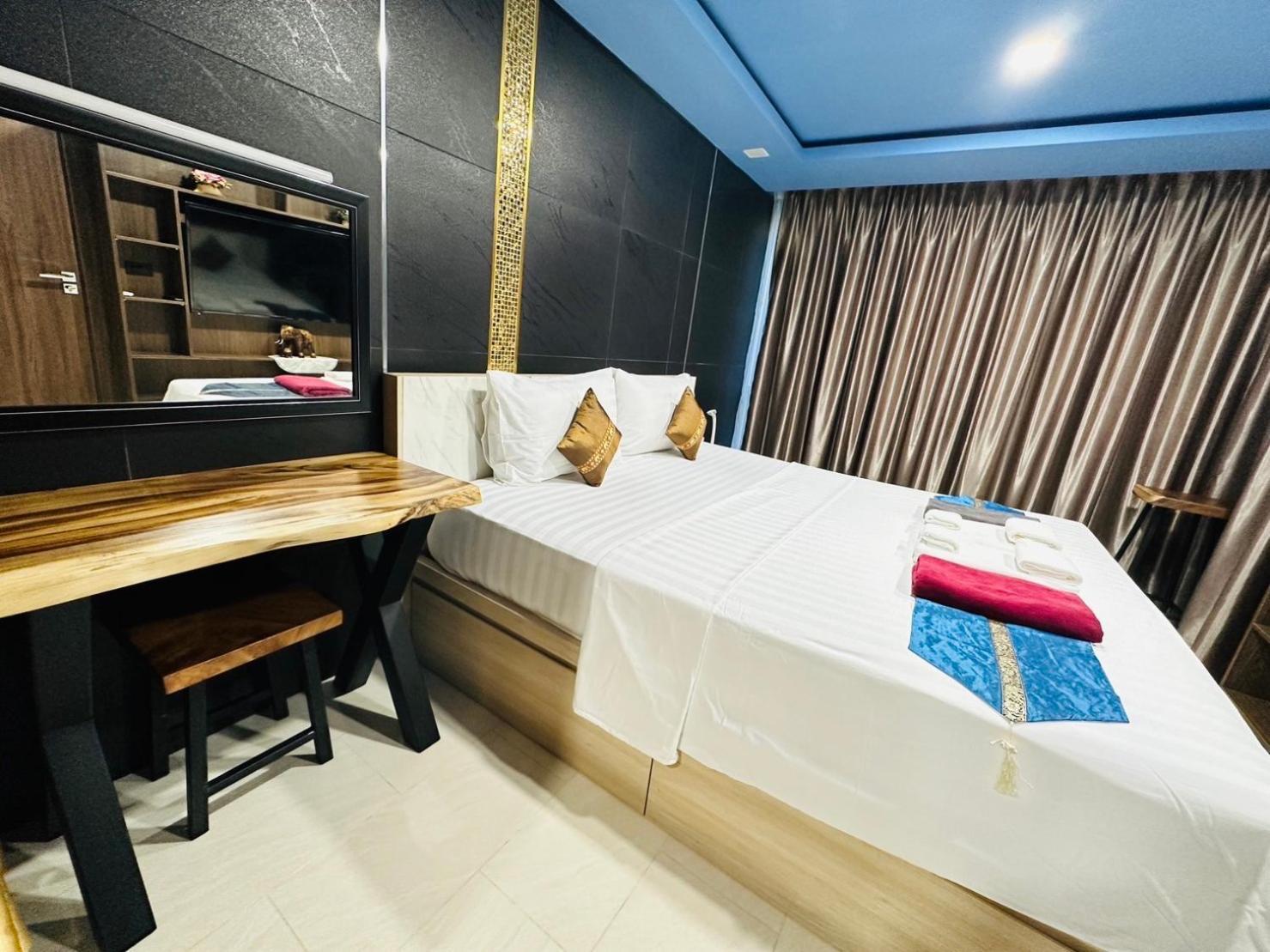 Luxury Business Suits In Grand Avenue By Pattaya City Estates Екстериор снимка