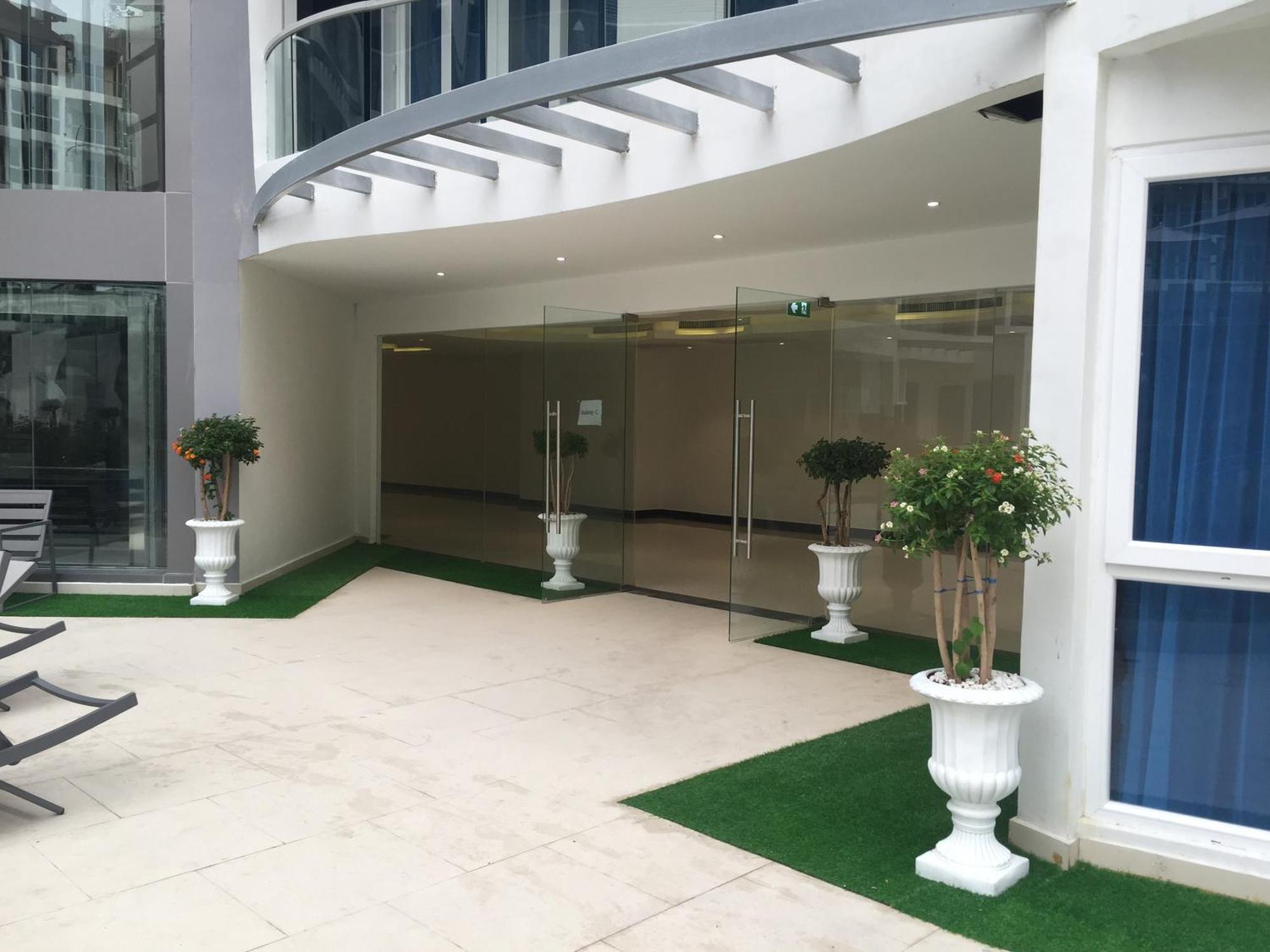 Luxury Business Suits In Grand Avenue By Pattaya City Estates Екстериор снимка